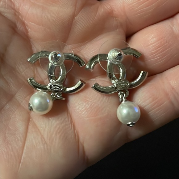 Chanel earrings brand new full set from 22P collection - Picture 2 of 3